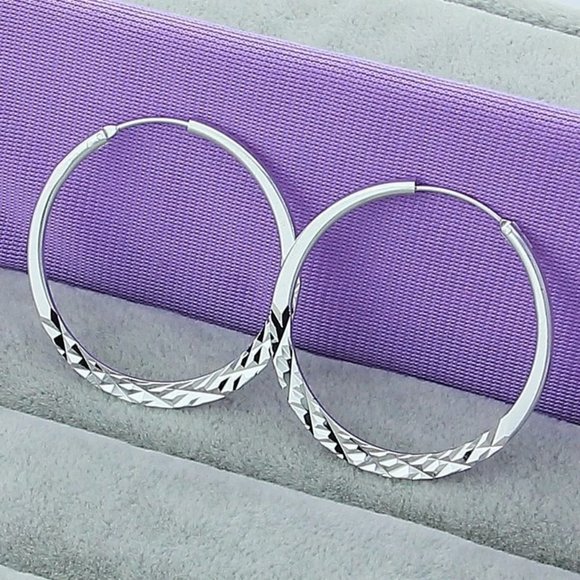 Jewelry - New 18K White Gold Diamond Cut Round Hoop Earrings